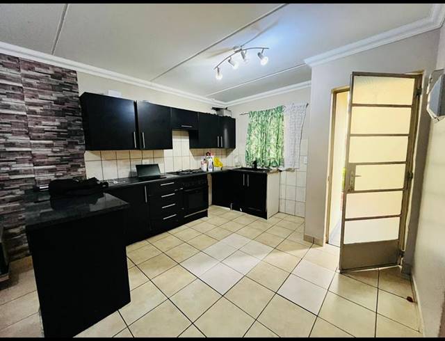 3 BEDROOM APARTMENT FOR SALE IN GEELHOUTPARK